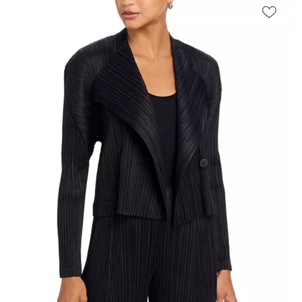 Black Women's Pleated Jacket size 3 (S/M)